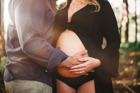 7 posturas para hacer el amor durante el embarazo