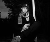 mirando y curioseando